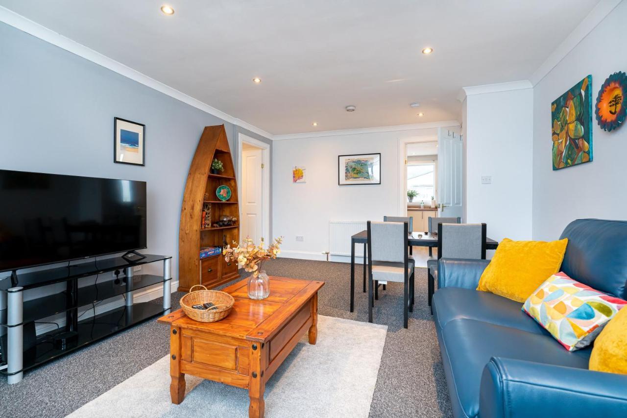 Lovely 3-Bedroom Flat With Free Parking Bridge of Allan Exterior photo